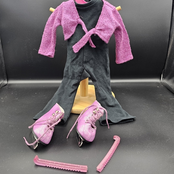 American Girl 2005 2-in-1 Ice Skating Outfit - 6 Piece Ice Skates, Unitard,Shrug - Picture 1 of 4